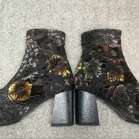 HISPANITAS Portia Floral Velvet Chunky Heeled Booties 6.5 EUC - Picture 8 of 10